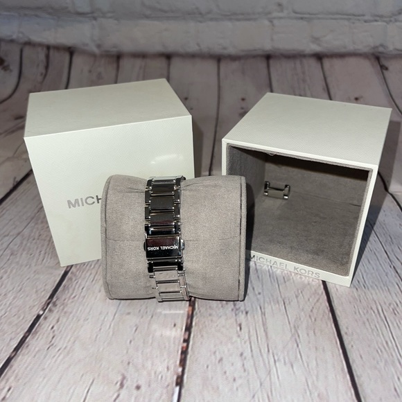 Michael Kors Watch - Picture 10 of 12